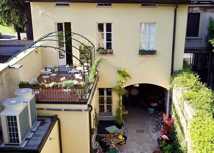 Ostello Bello Lake Como אכסניה *